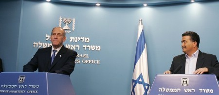 Olmert y Peretz en rueda de prensa